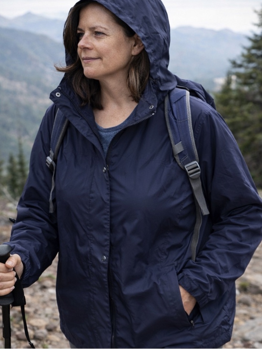 EMS Women’s Navy Windbreaker Jacket Medium Lightweight Hooded Outdoor Rain Coat